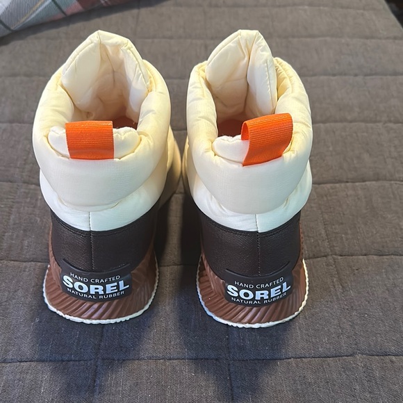 Sorel Out N About III Puffy Zip WP - Chalk/New Cinder - Picture 3 of 4